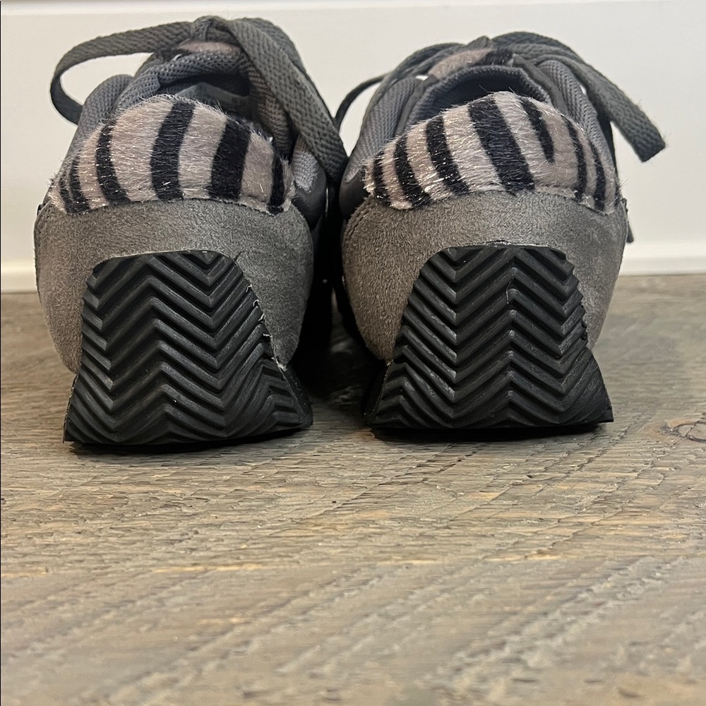 Very G Vintage Gray Star Sneakers - Size 6.5 - Picture 5 of 8